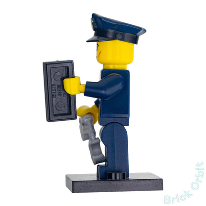 Genuine LEGO® POLICEMAN, SERIES 9 (col134) Minifigure - Collectible Minifigures - Used - Product Image from Brick Orbit